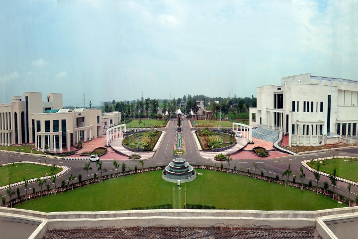https://cache.careers360.mobi/media/colleges/social-media/media-gallery/626/2018/9/14/Campus view of Rajiv Gandhi National University of Law Patiala_Campus-View.jpg